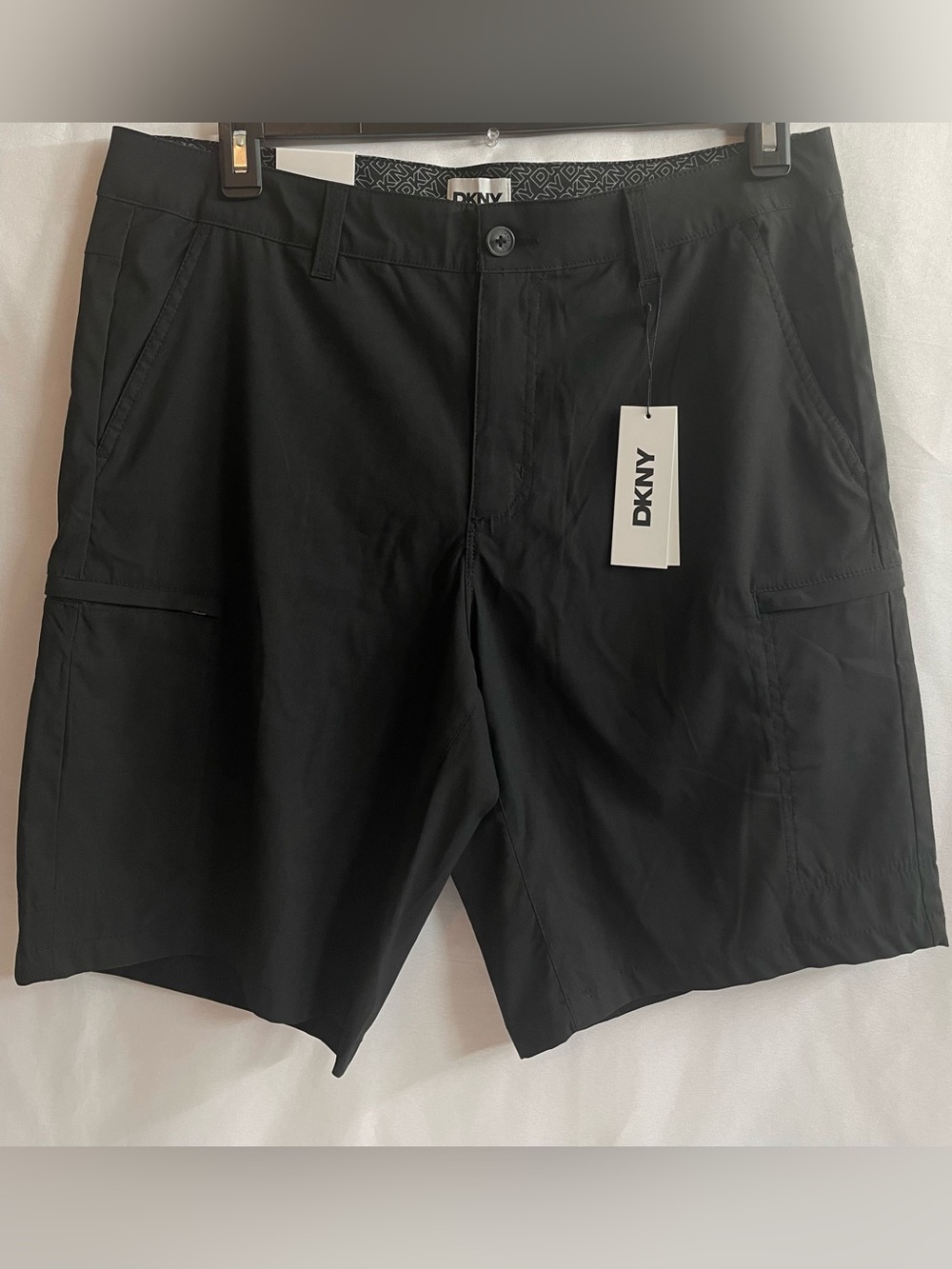 DKNY  MENS CARGO TECH DESIGNER STRETCH BLACK SHORT with Side Pockets SIZE 34